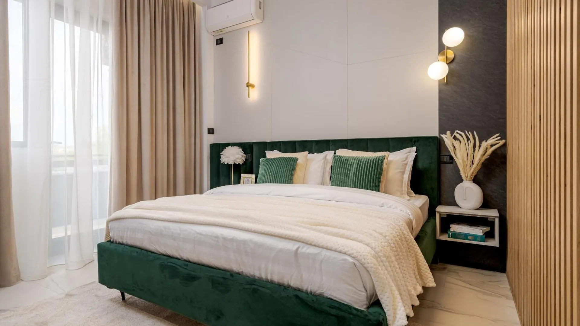 Ultracentral High-End Apartment With Balcony Бухарест 0*,  Румыния