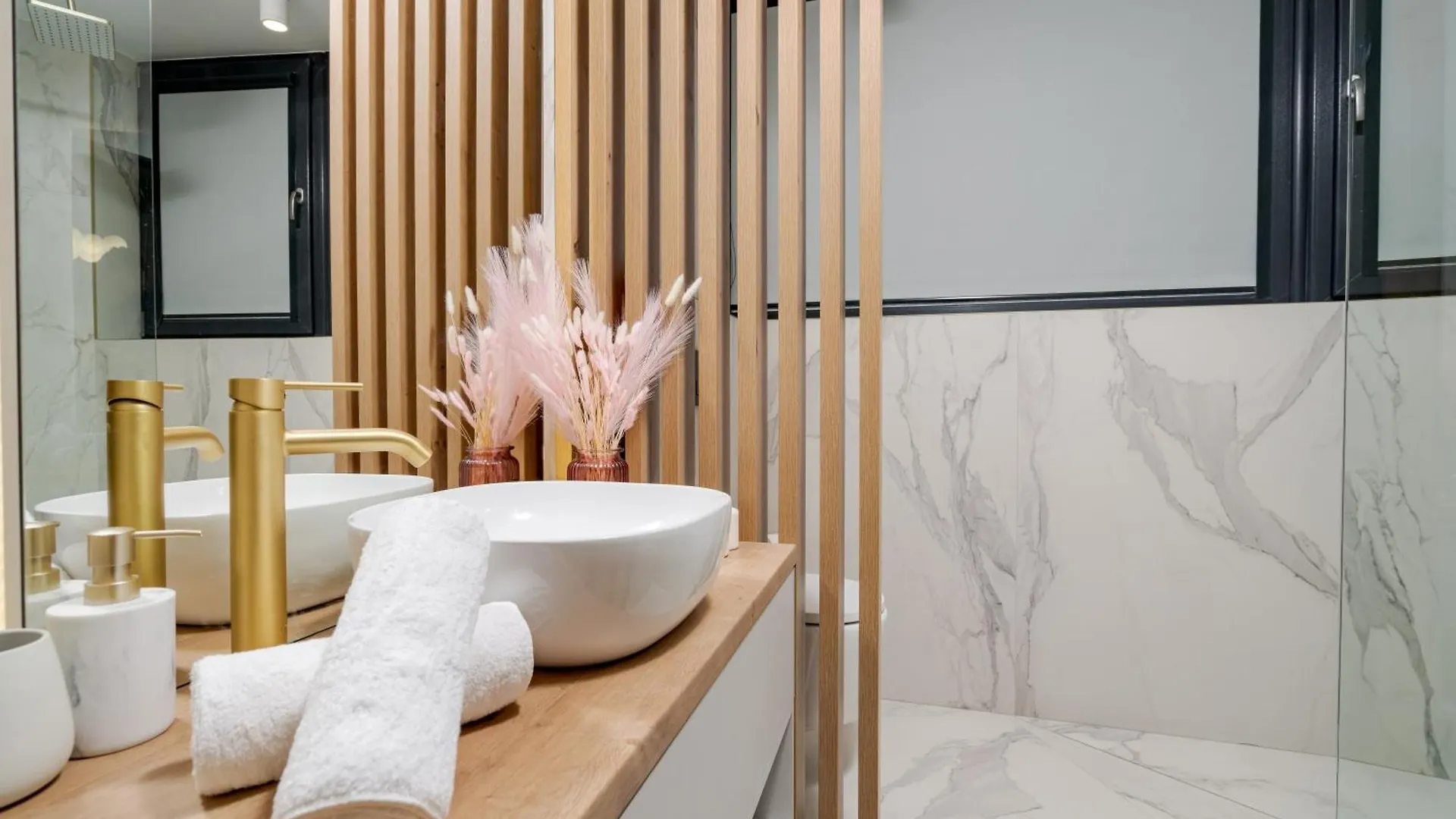 Ultracentral High-End Apartment With Balcony Bukarest
