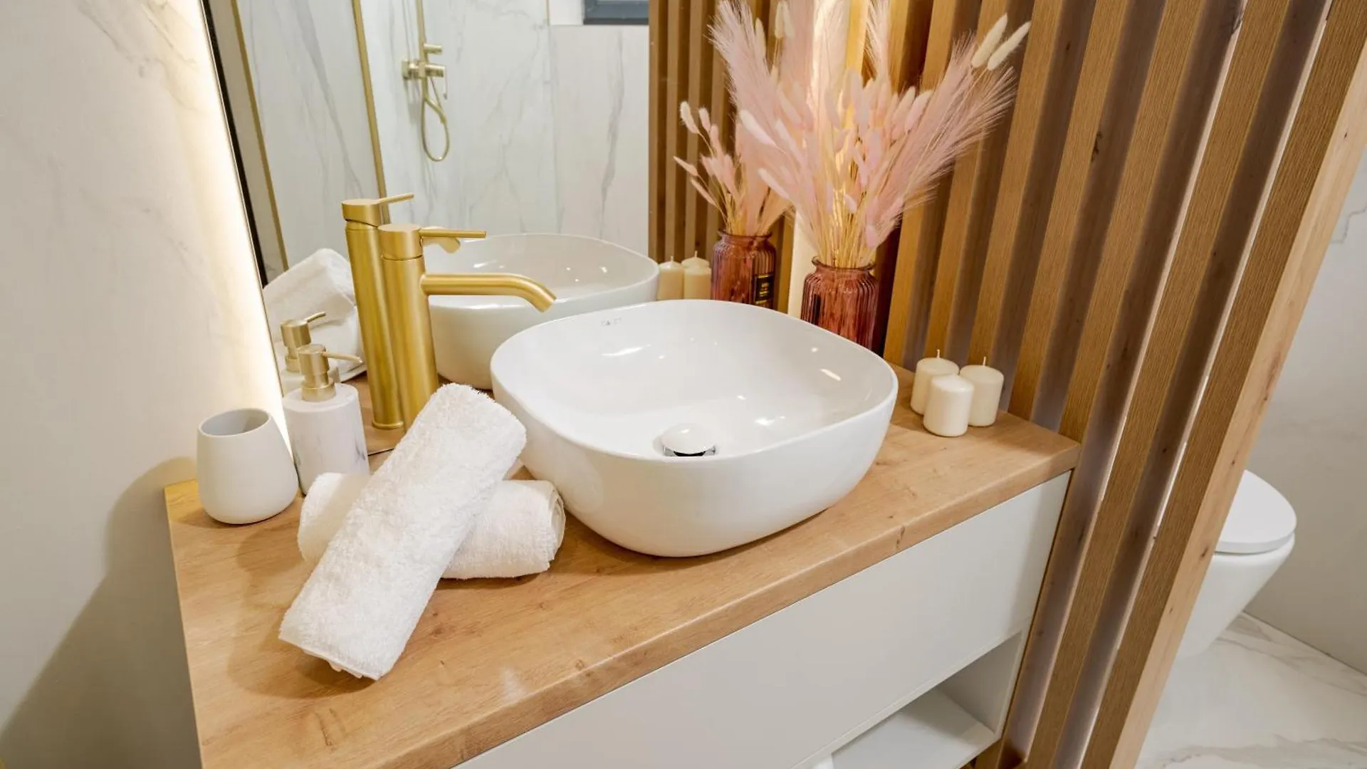 Ultracentral High-End Apartment With Balcony Bukarest